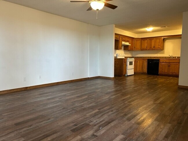 Building Photo - 3 BEDROOM 2 BATH APARTMENT FOR LEASE IN CARL JUNCTION-$995.00 RENT-$995.00 DEPOSIT