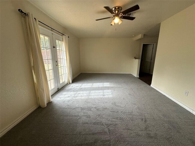 Building Photo - 204 Thompson St