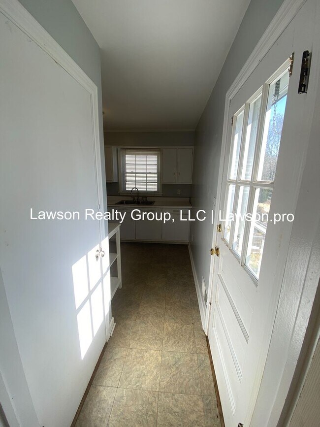 Building Photo - Raleigh Court -Three Bedroom Ranch with Basement