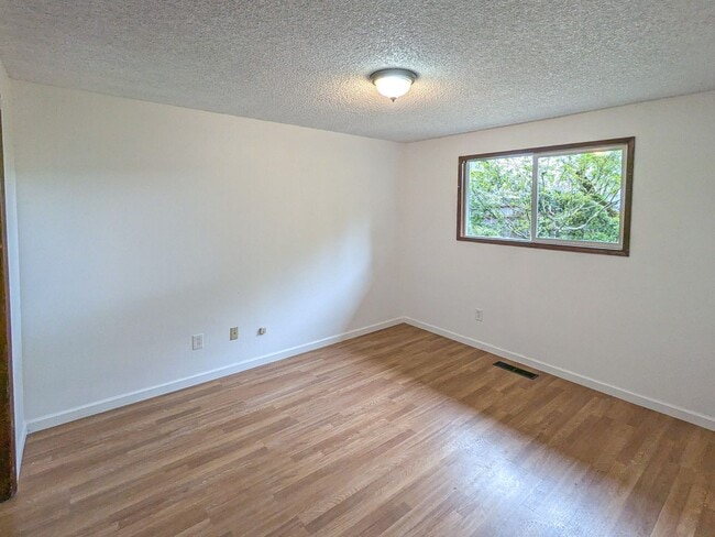 Building Photo - 2970 Phipps Ln NE