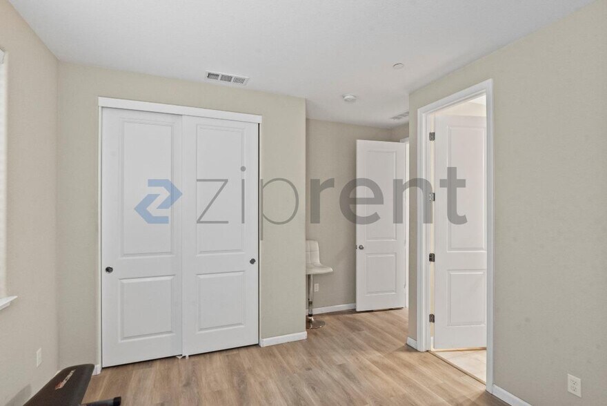 Building Photo - Unit