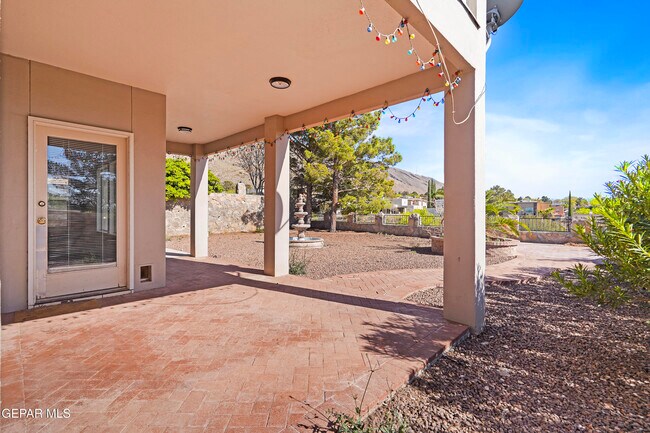 Building Photo - 624 Skydale Dr