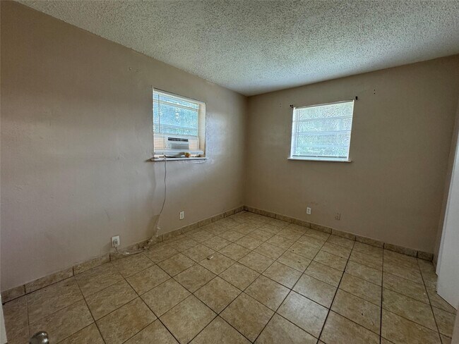 Building Photo - 1230 NW 29th Way