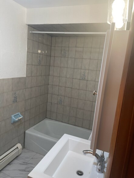 Building Photo - 312 Cross St