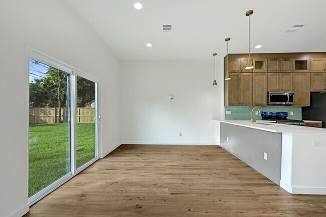 Building Photo - 5731 Belvedere Dr