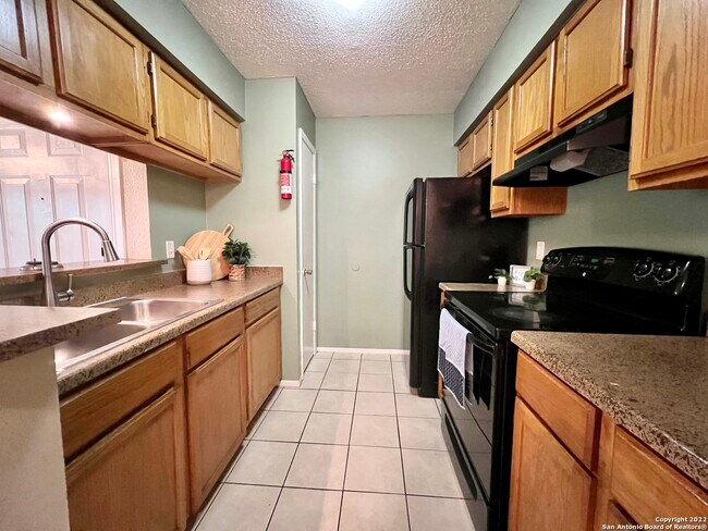 Building Photo - 3616 Fairmeadows St