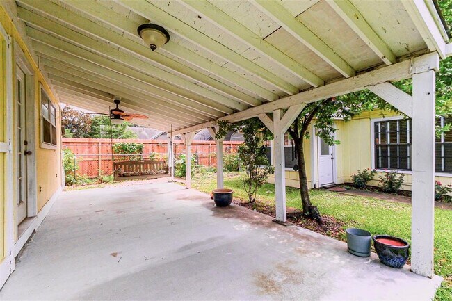 Building Photo - 709 W 34th St