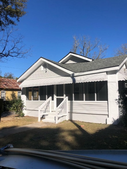 Primary Photo - 319 Railroad St