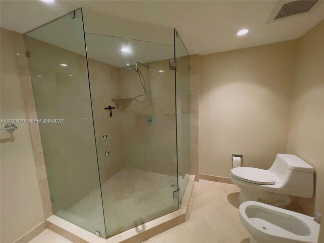 Building Photo - 2000 Towerside Terrace