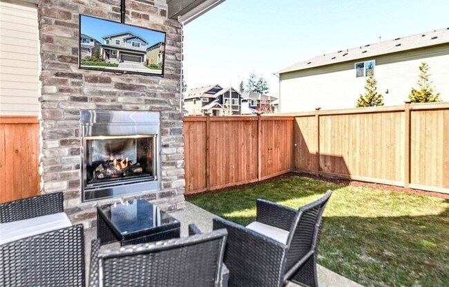 Building Photo - Gorgeous 4BR Home in Canton Park Backing t...