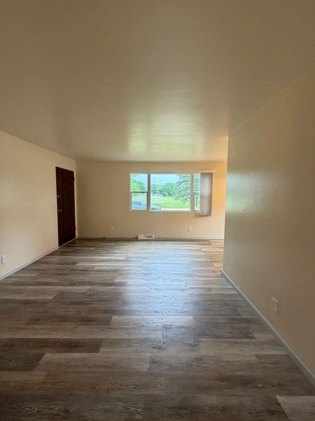 Building Photo - 3309 E Edgemere Dr