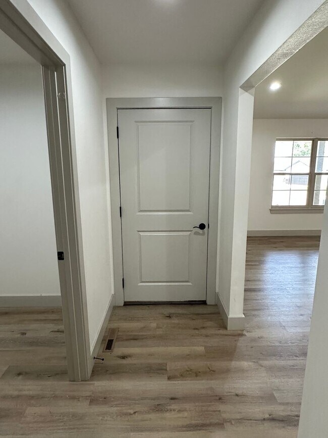 Building Photo - Now Accepting Applications – 4 BED 3 BATH | Summit Pass Subdivision | Waynesville School District