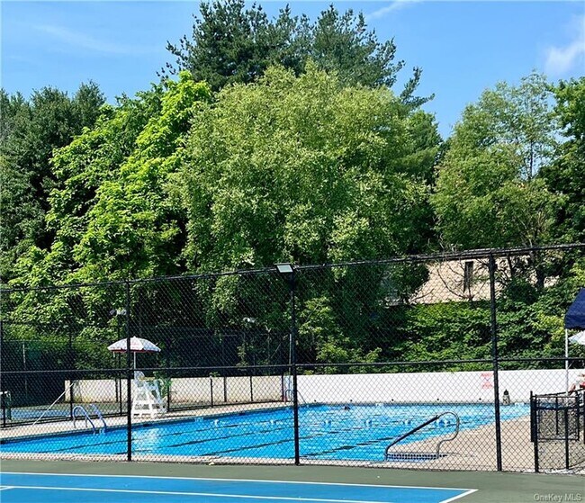 Building Photo - 40 Heritage Dr