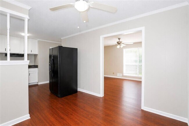 Building Photo - 6067 Ledgewood Dr