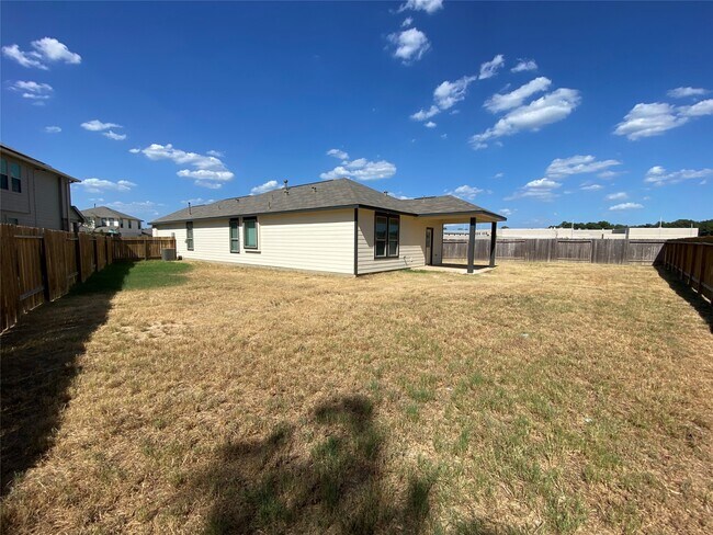 Building Photo - 16620 Merry Pines Dr