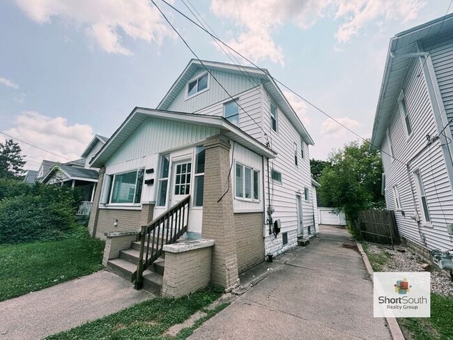Building Photo - 4 bed 2 bath Single Family Home