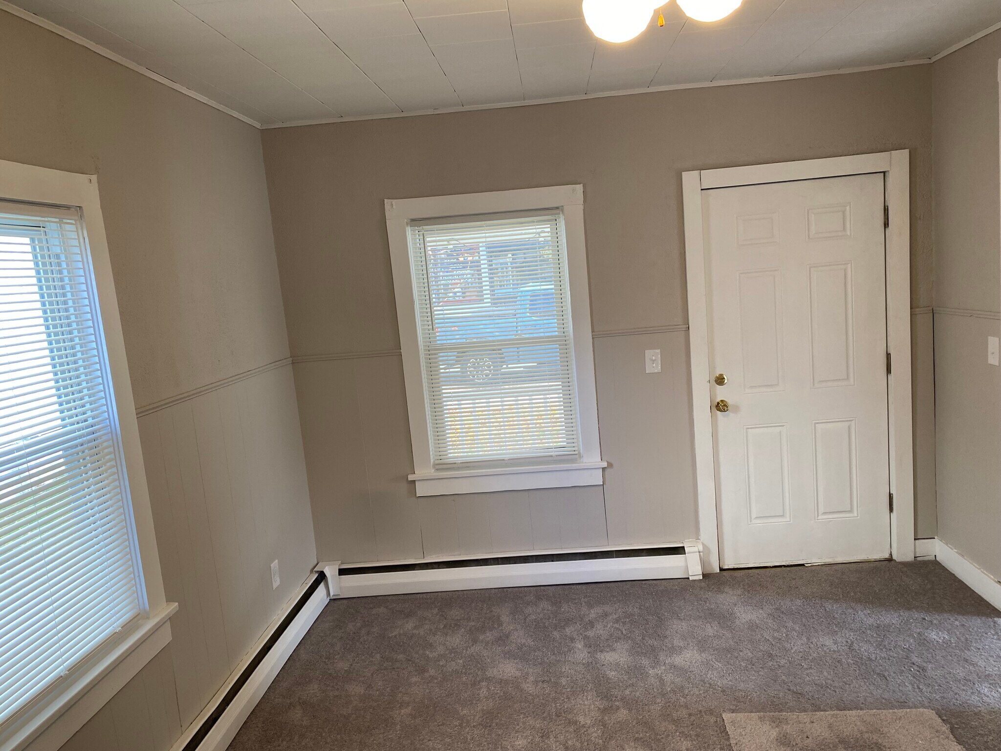 Building Photo - 123 Main St