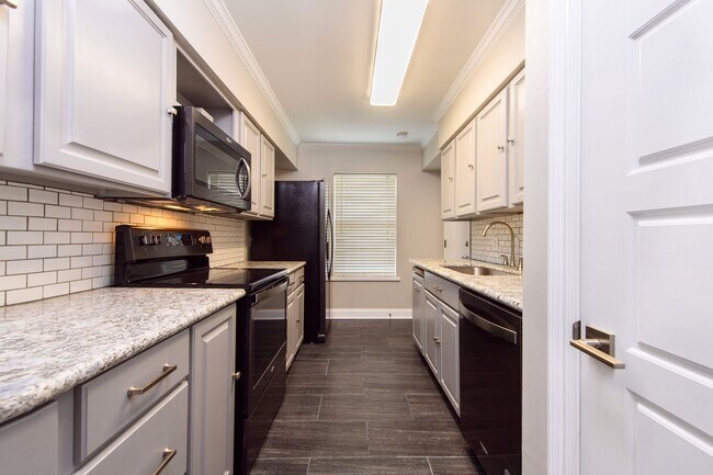 Primary Photo - 1701 Lobdell Ave