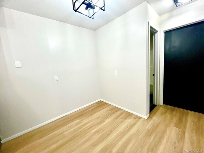 Building Photo - 13-19-19 Cole St