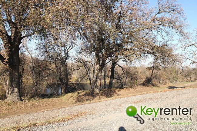 Building Photo - 2308 Rogue River Dr