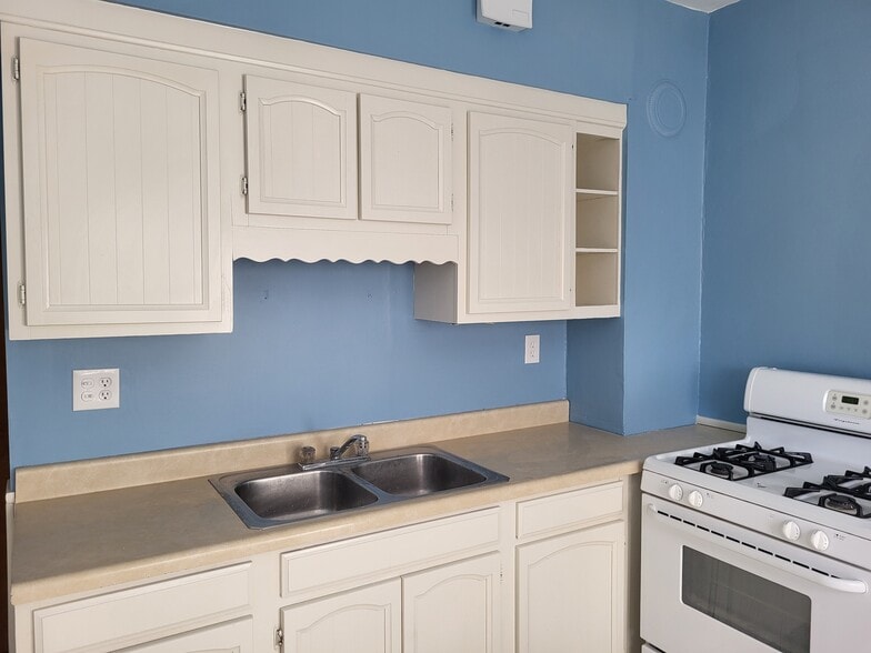 Building Photo - 1624 Lakewood Ave