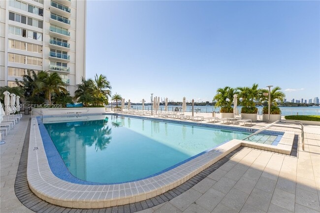 Building Photo - 1000 West Ave