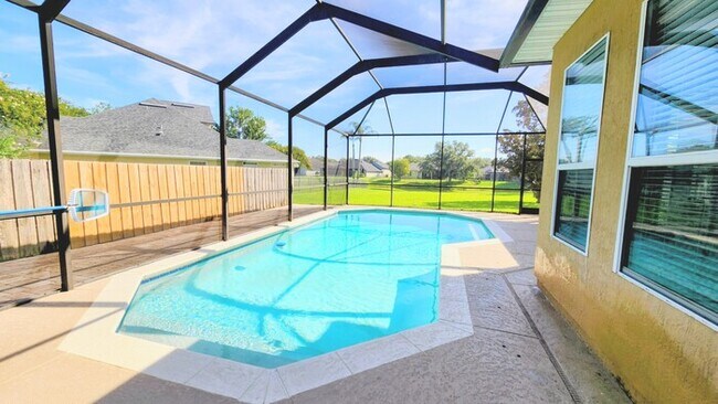 Building Photo - Luxurious 5-Bedroom Retreat with Private P...