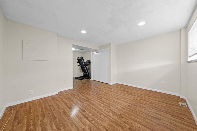 Building Photo - 4 Woodbine Dr