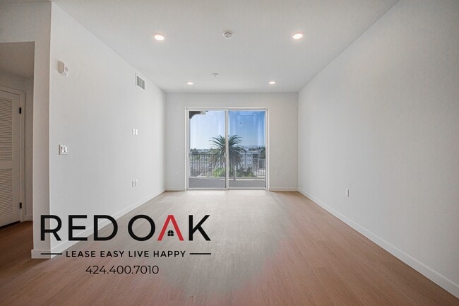 Building Photo - 856 S Gramercy Dr