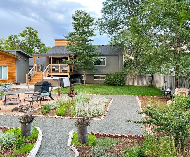Building Photo - Remodeled 3-Bedroom Single Family Home wit...