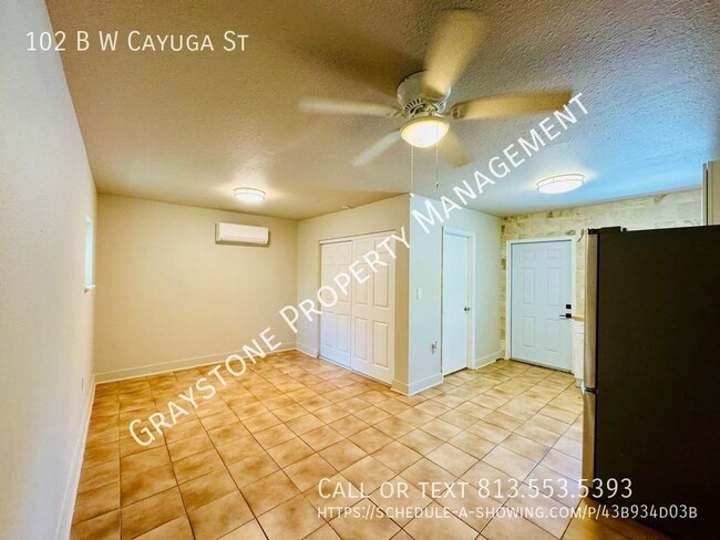 Building Photo - "Bright & Airy 1 Bed/1 Bath Studio Near Do...