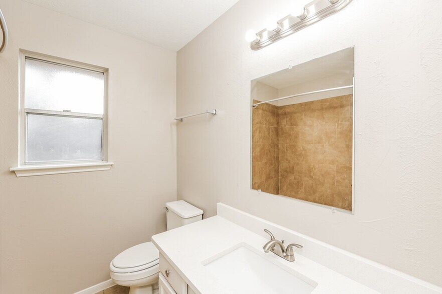 Building Photo - 8530 Sunny Ridge Dr