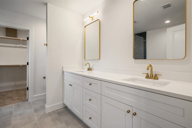 Building Photo - 884 Prosper St