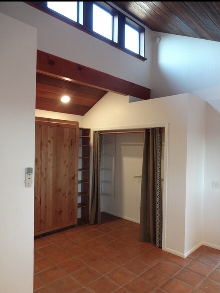 Building Photo - 1366 Old Oak Park Rd