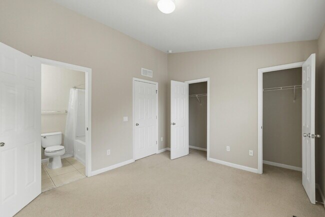 Building Photo - **Beautiful 2 Bd 2 1/2 bath Corner unit in Wynchase!!NO APPLICATION FEES