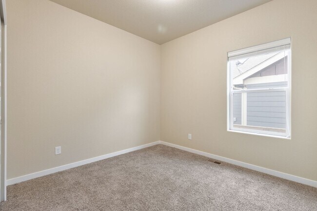 Building Photo - Spacious Modern 5-Bedroom Ranch Home in Hidden Valley Farm