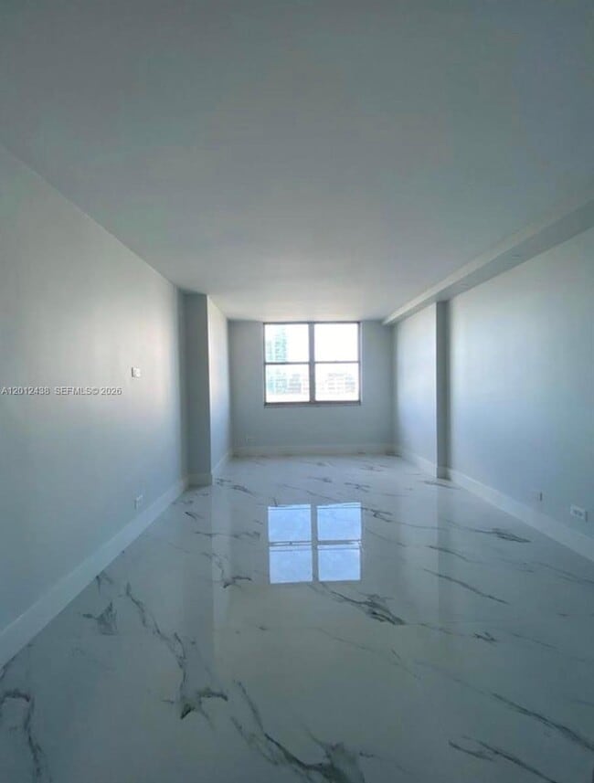 Building Photo - 6039 Collins Ave