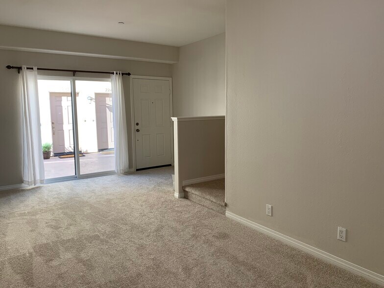 Living room - 17168 Newhope St