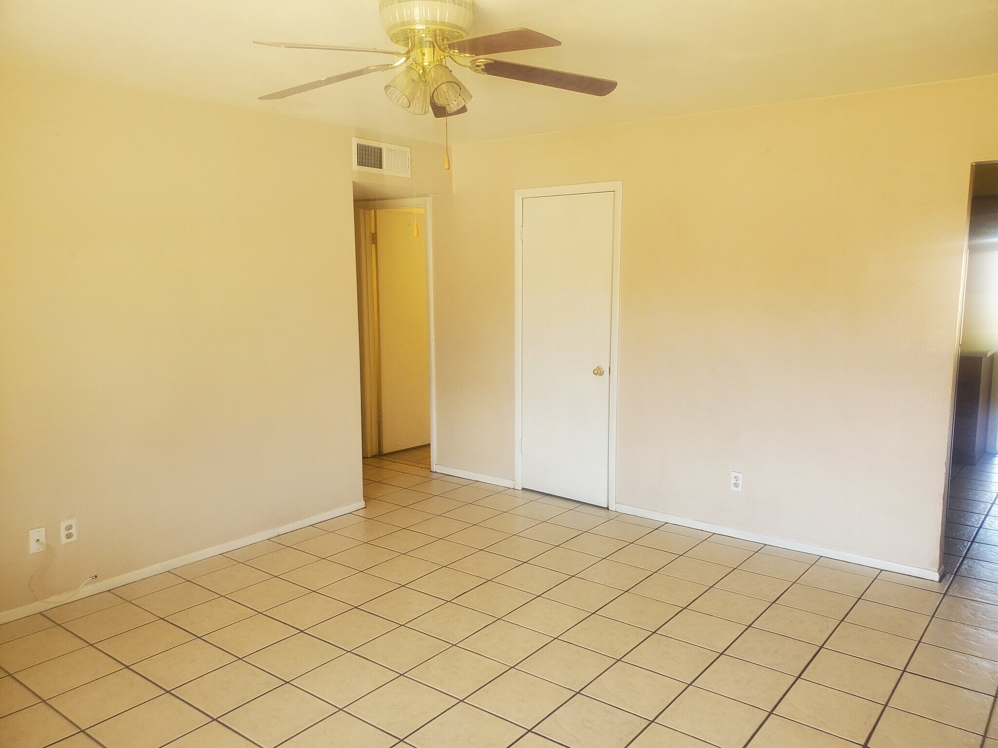 Building Photo - 8822 W Sahuaro Dr