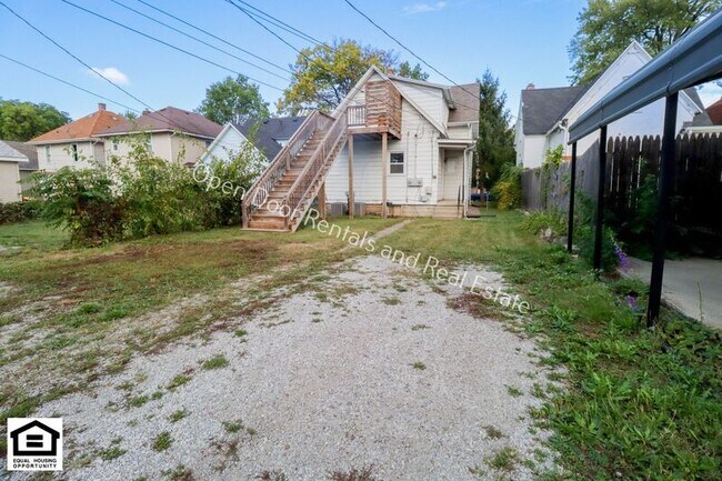 Building Photo - 927 Nuttman Ave