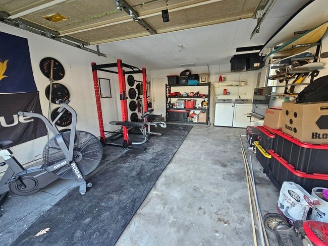 Building Photo - 3 Bedroom Corner Lot Close to Lejeune Blvd