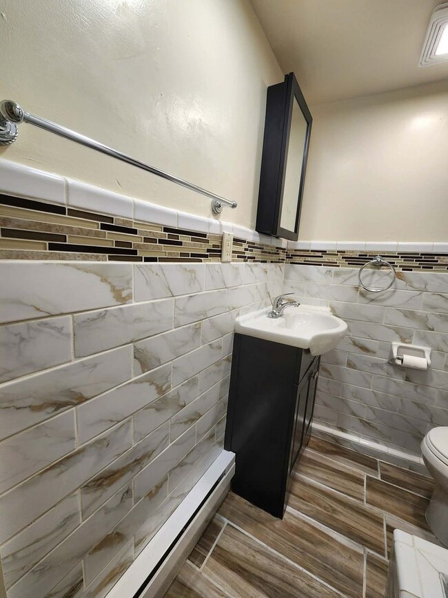 Building Photo - Beachy!