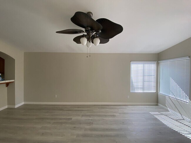 Building Photo - Adorable Home in NW Bakersfield