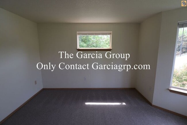 Building Photo - 4898 SW 150th Pl