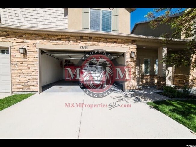 Building Photo - 3 Bd 2.5 Bath Condo 2 Car Garage