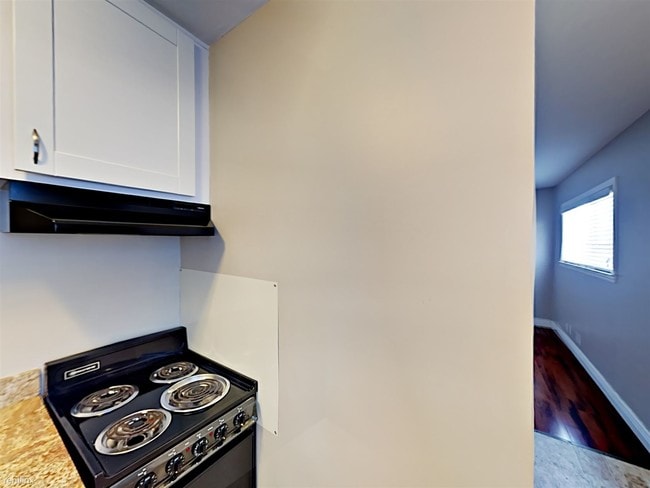 Building Photo - Studio, 1 bath  - 617 S 9th St Apt 13 Apt 13