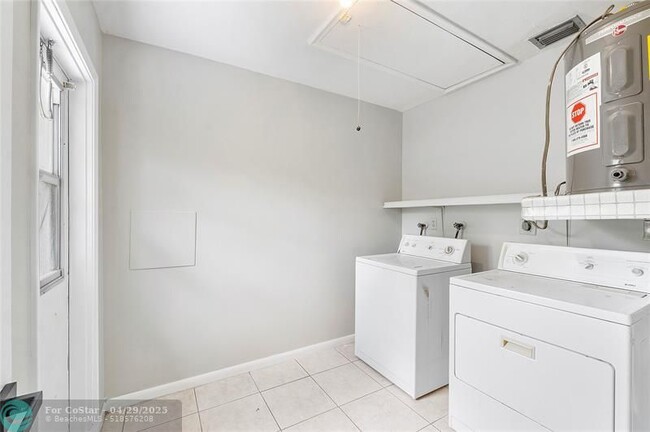 Building Photo - 3843 NW 81st Terrace
