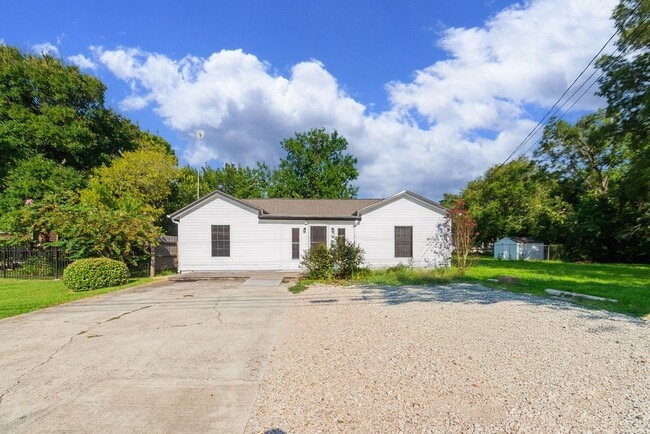 Building Photo - 2523 S Broadway St