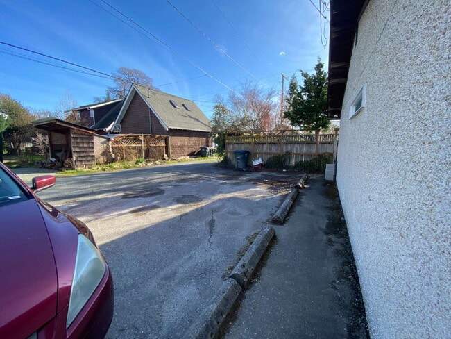 Building Photo - Quiet, Cozy 2-Bedroom Located in Columbia Neighborhood
