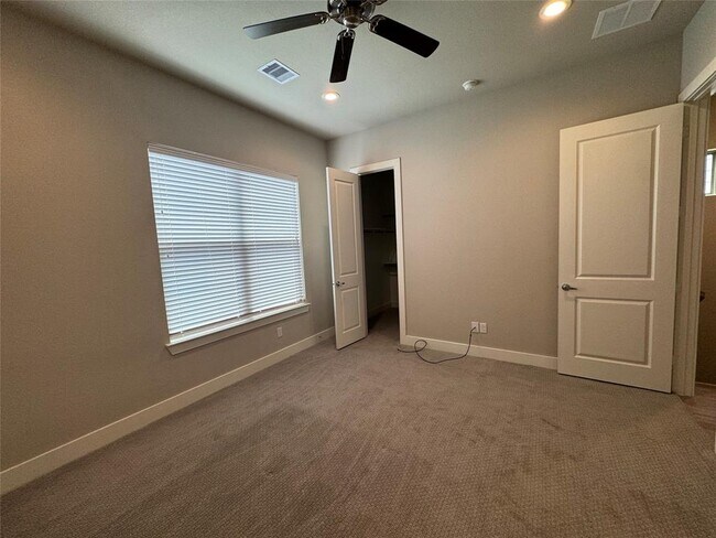 Building Photo - 1106 Olivier Ln
